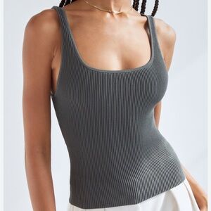 Babaton Aritzia Sculpt Knit Tank Size Medium Gray Thick Ribbed Square Neck